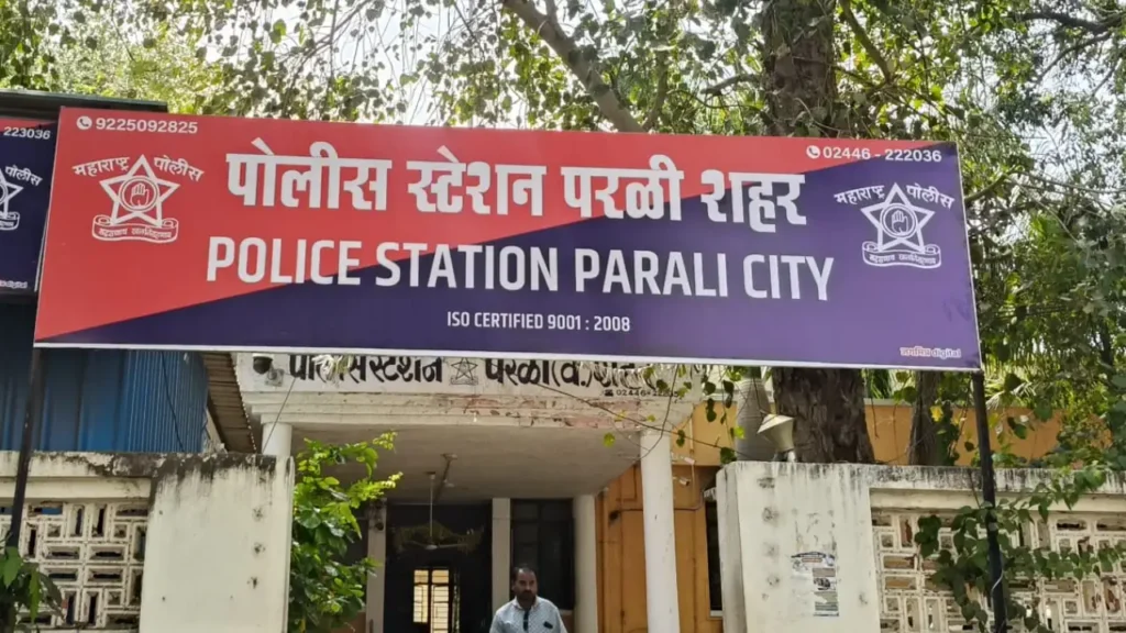 Beed Crime: “पैरों पर मत मारो… सिर पर वार करो”; बीड में पुरानी रंजिश को लेकर कॉर्पोरेटर का गुस्सा फूटा; युवक पर लोहे की रॉड और दरांती से हमला।